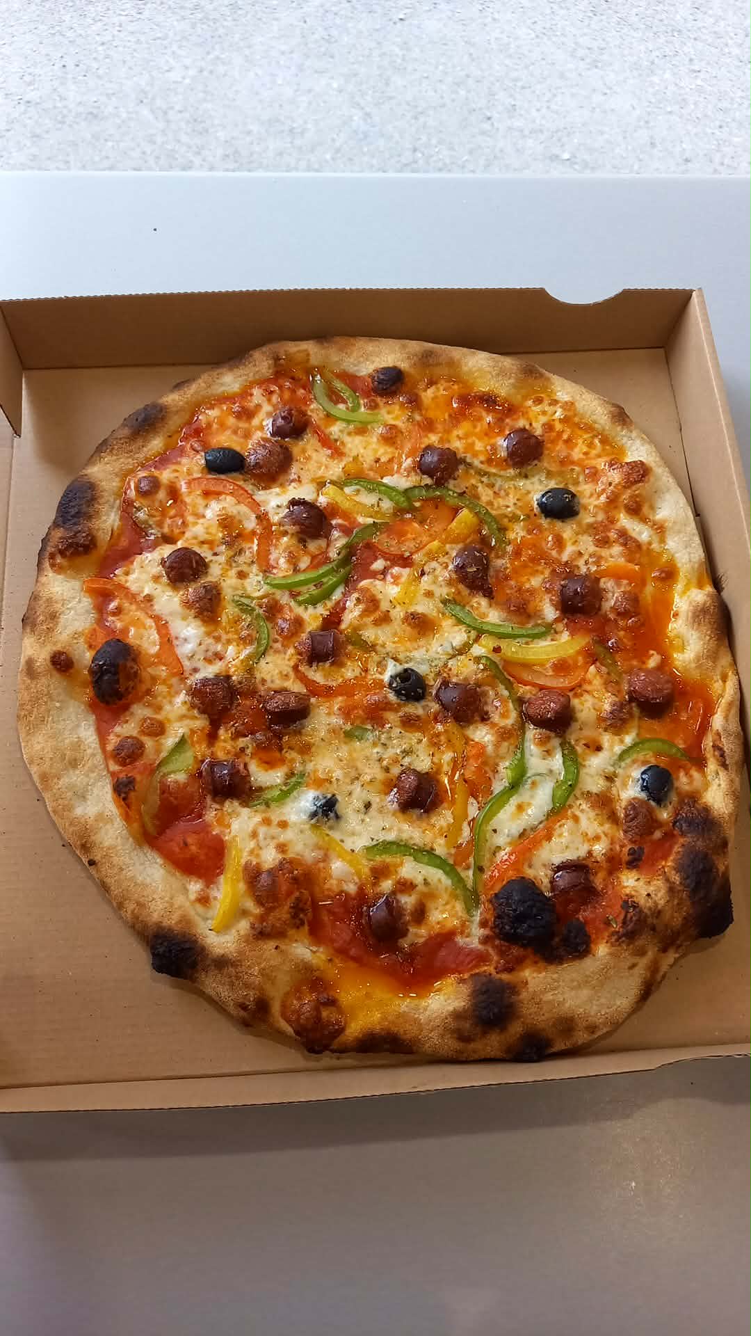 Pizza préparée par Pizz’ à Nono