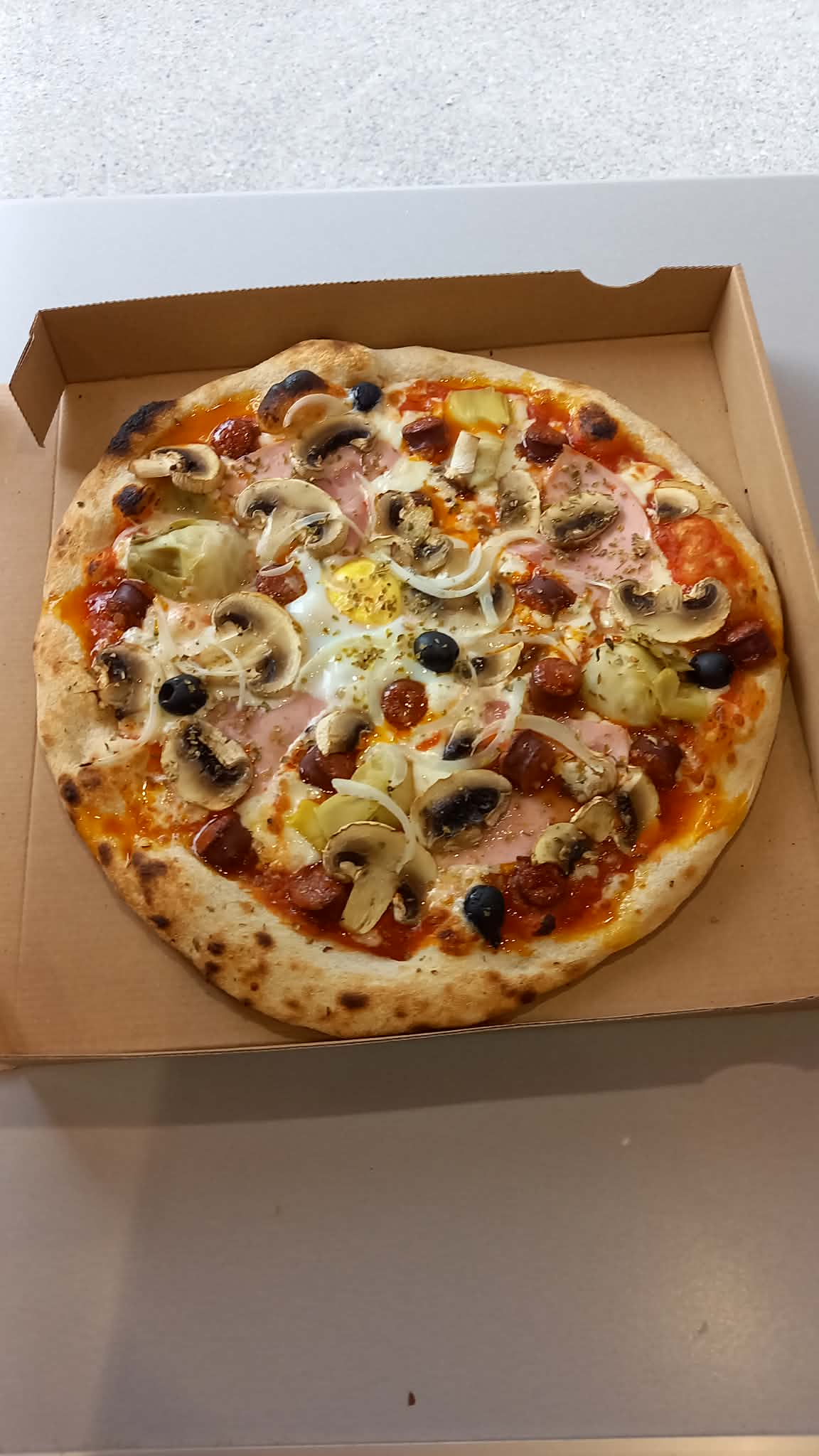 Pizza préparée par Pizz’ à Nono
